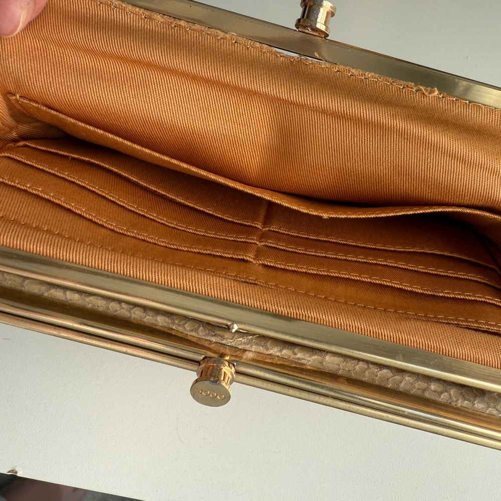 Chic Gold Textured Clutch - Picture 5 of 6